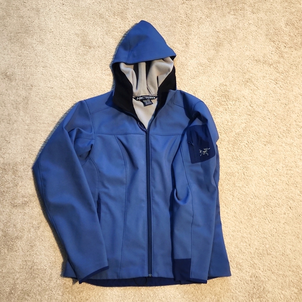 Arc'teryx womens large wind/ fleece coat.   CA #34438